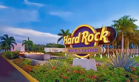 Entrada al Resort. Nuestro condominio se encuentra ubicado en el hoyo #1 del campo de golf del Hotel Hard Rock Punta Cana. Apartamentos muy recomendados para escapadas de golf y sol y playa de conjunto con familiares y amigos.