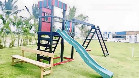 Parque infantil en nuestro otro condominio y a 5 minutos del apartamento.