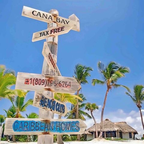 Club de playa privado. Para acceder se debe pagar un consumo mínimo por persona. El dinero del pago no se pierde ya que es para consumir dentro en bebidas y comidas del club de playa.