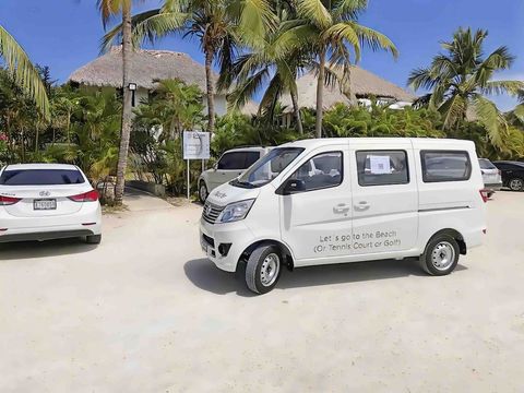 Nuestro transporte interno es gratis para nuestros huéspedes en los recorridos dentro de la propiedad. Fuera de la propiedad preguntarnos por costos de los recorridos.