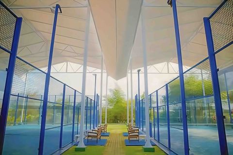 Club de tenis de pago.