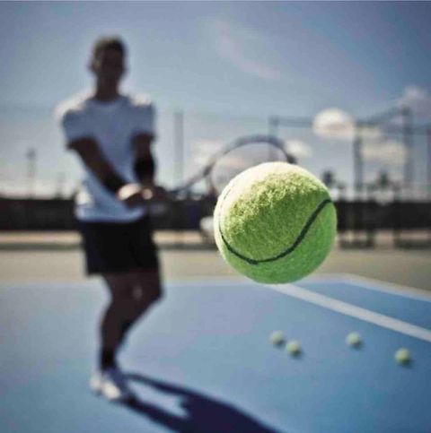 Club de tenis y pádel de pago.