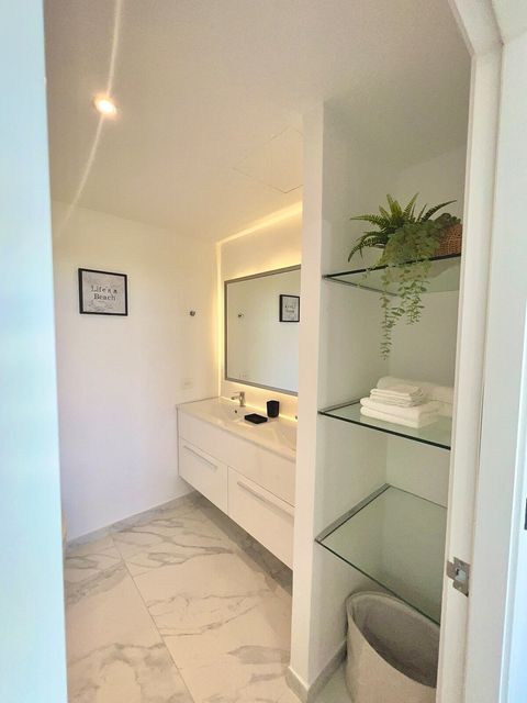 Estante Baño Habitación Principal 