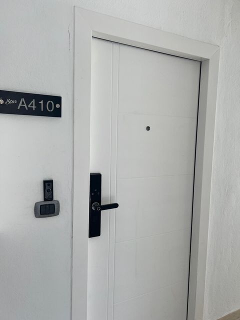 Puerta del apartamento 