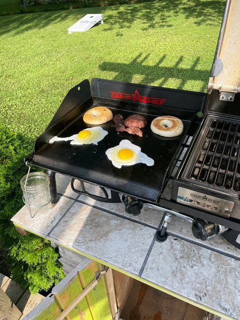Breakfast by the river, anyone?