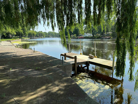 Docks are available on the seawall.  Depending on the water level and weather, we will generally have one or two docks (we install and remove the docks seasonally - generally they are available mid May through early September depending on weather). 