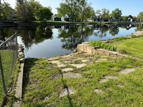 The property features a private boat ramp at the East end. With a gradual decline, 20+ foot boats can be launched - or simply use it to more easily enter the provided kayaks for an enjoyable paddle around the bend to Castaways Bar & Grill!