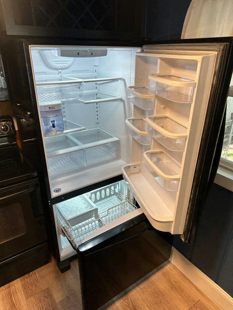 Whirlpool bottom freezer fridge with ice maker and Brita filtered water.