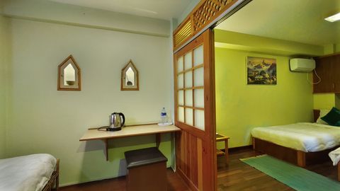 bed room with twin bed