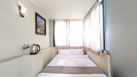 queen bed on top floor