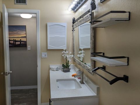 Master bathroom Vanity with Quartz Countertop
