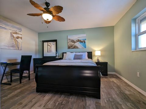 2 Bedroom with Queen Bed