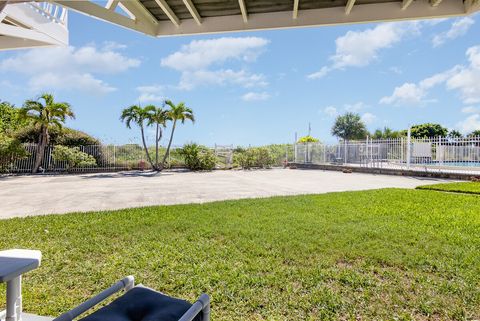Large Fenced backyard for Kids Playing
