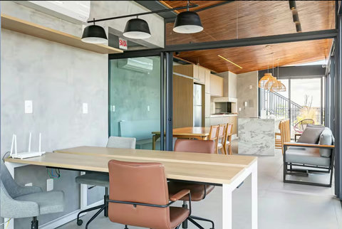 Coworking e área gourmet na cobertura. Espaço compartilhado.