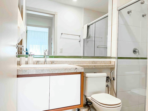 Banheiro Social completo.
Complete social bathroom.