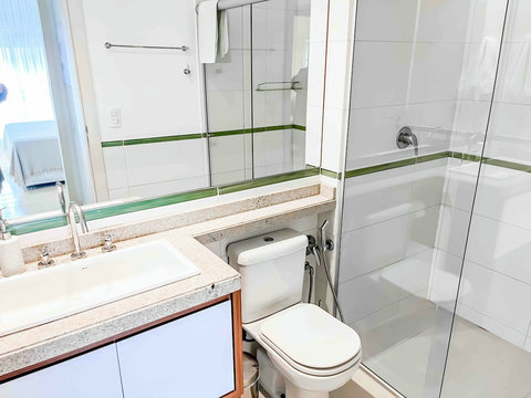 Banheiro Social completo.
Complete social bathroom.