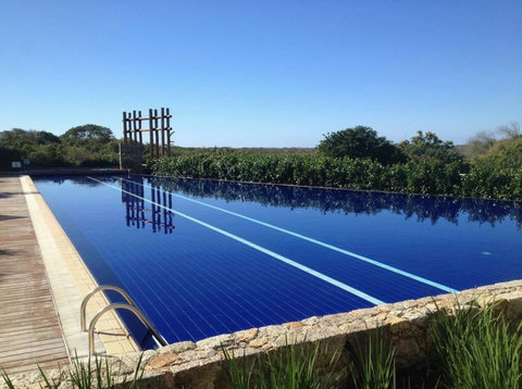 Piscina do condomínio.