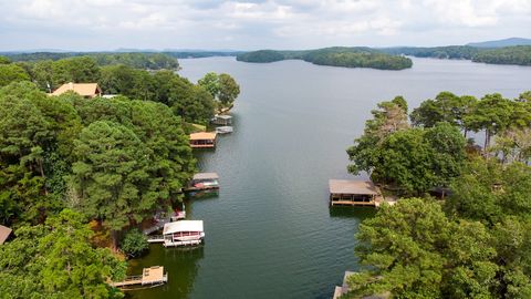 View of our cove that connects directly to the main channel of Lake Hamilton. Nice area to play in water. 
