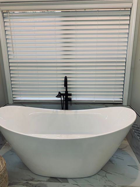 Soaker tub