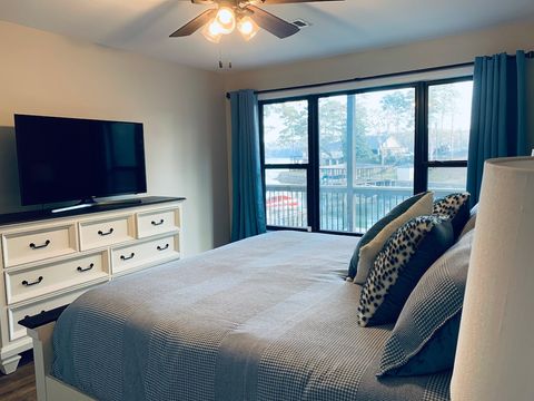 Bedroom 2 with Lake View