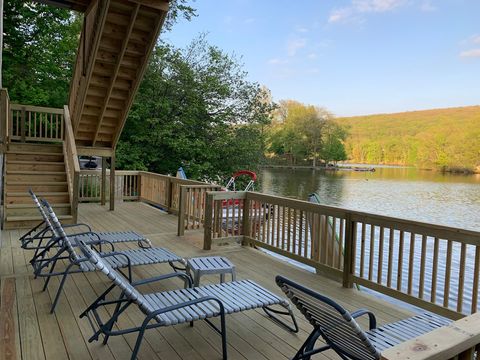 Sunbathing deck overlooking the Lake