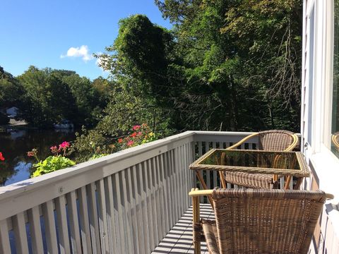 Balcony in the living room -overlooking the lake