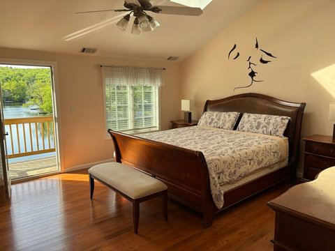 Master bedroom with King bed and balcony overlooking the lake