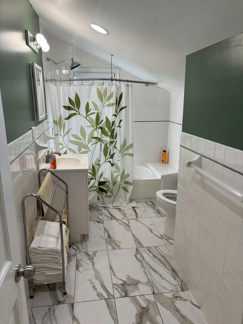 Full bathroom in 3rd-floor servicing the 3rd and 4th bedrooms