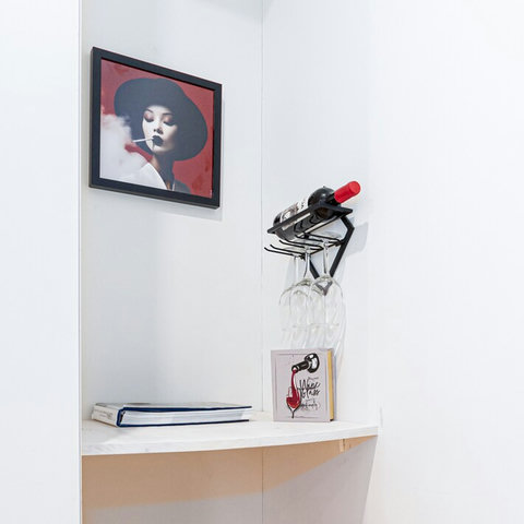 Studio apartment central Lisbon. King size comfortable bed, air-conditioner (Hot and Cold), fully equipped kitchen, marble bathroom with 24 hour high pressure hot water and free toiletries. Smart TV with free cable channels