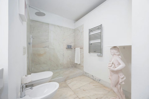 Large marble bathroom with walk-in rain shower. 24-hour high water pressure hot water. Toilet, bidet, washbasin and hair dryer. Free toiletries : hand soap, shampoo, conditioner, and body soap and toilet paper. Free quality towels.
