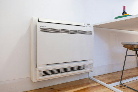 Airconditioning (cold and hot) inside the apartment
