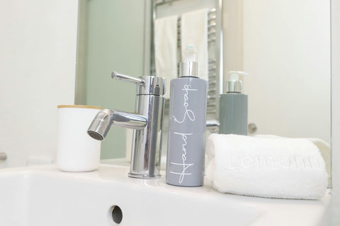 Marble bathroom with walk-in rain shower. High water pressure and hot water around the clock. Toilet, bidet, washbasin and hair dryer.   Free toiletries : hand soap, shampoo, conditioner, and body soap and toilet paper.  Free quality towels.