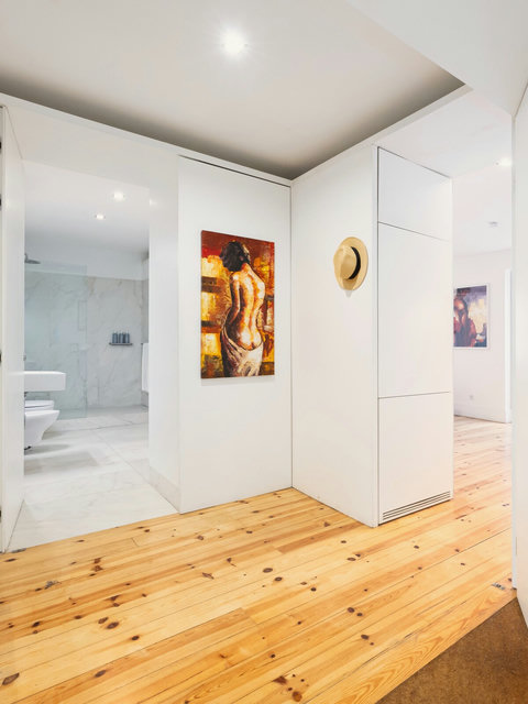 Large marble bathroom with walk-in rain shower. 24-hour high water pressure hot water. Toilet, bidet, washbasin and hair dryer.   Free toiletries : hand soap, shampoo, conditioner, and body soap and toilet paper.  Free quality towels.