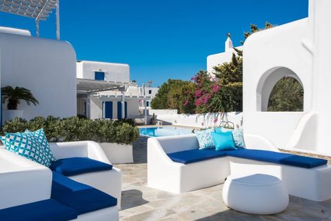 open terrasse next to the pool