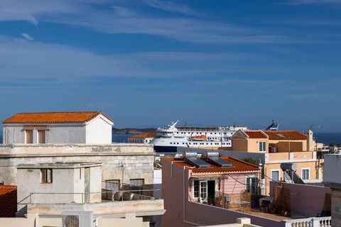 2 minutes from the port