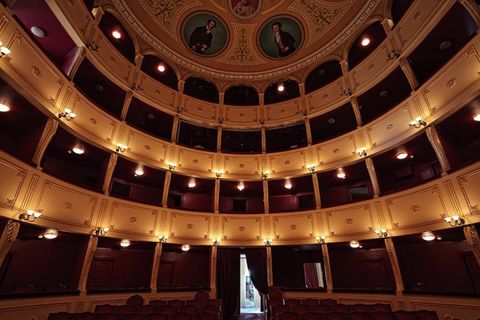 Apollon Theater - 5 minutes on foot from the house