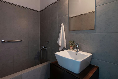 W.C. no 2 with a shower