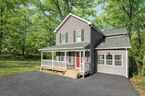 Charming wooded retreat with front porch and ample parking