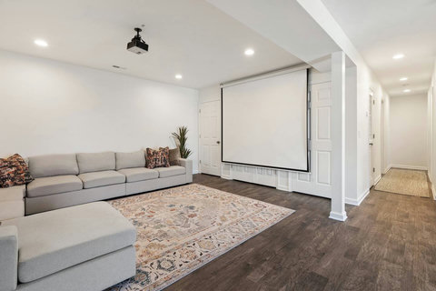 Projector screen