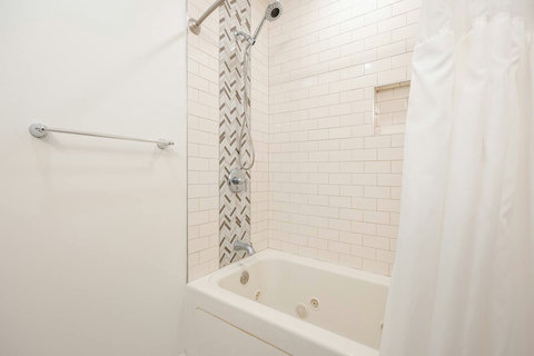 Jetted tub