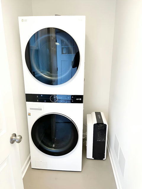 Washer/ Dryer in unit.