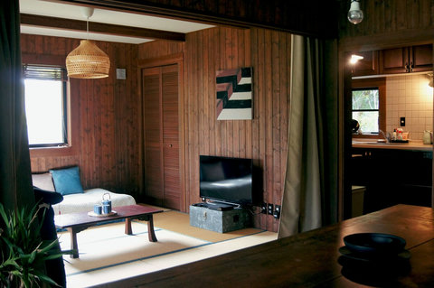 experience a bit of Japanese culture in this extra living room / additional bedroom