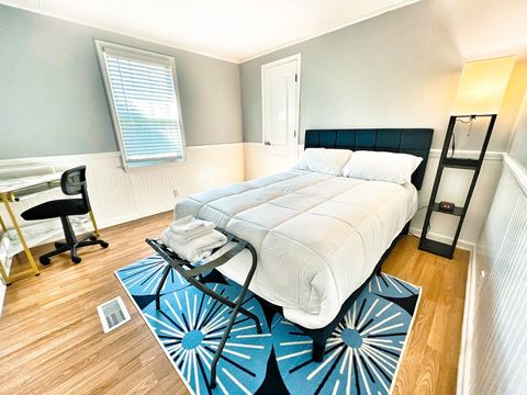 Guest Room with Desk