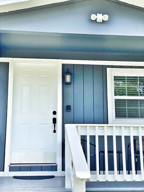 Welcome Home to Little Modern Farmhouse...right near the beaches of Perdido Key!