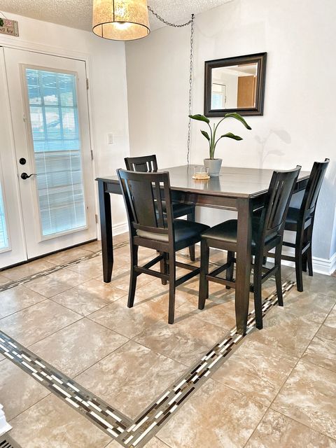 Dining Table (with leaf) seats 6.
