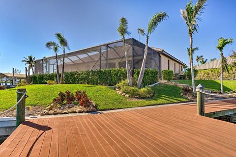 Enjoy the palm trees & foliage