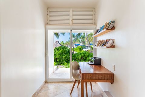 Bright office | working area 