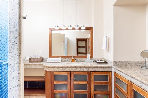 Deluxe lighting & mirrors