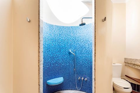 En-Suite Bath & Mayan rain showers