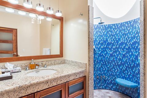 Master 2 - Full en-suite bath